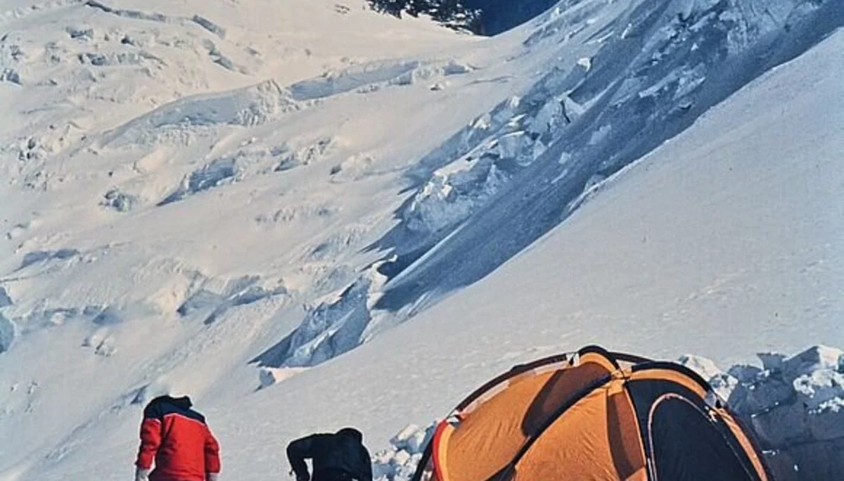 Hochlager am Pik Ismoil Somoni im Pamir, auf 6100 m Höhe, eine Stunde vor der Verschüttung durch eine Lawine | © Ralph Stöhr