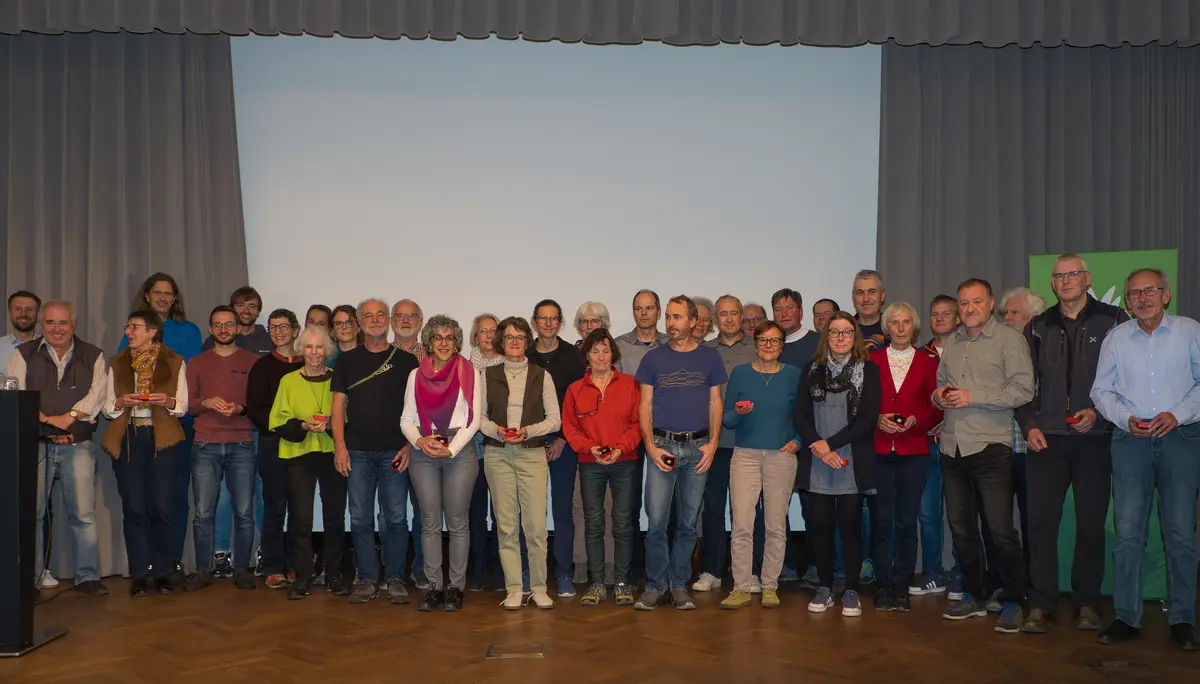 Menschengruppe auf Bühne | © Mick Murphy