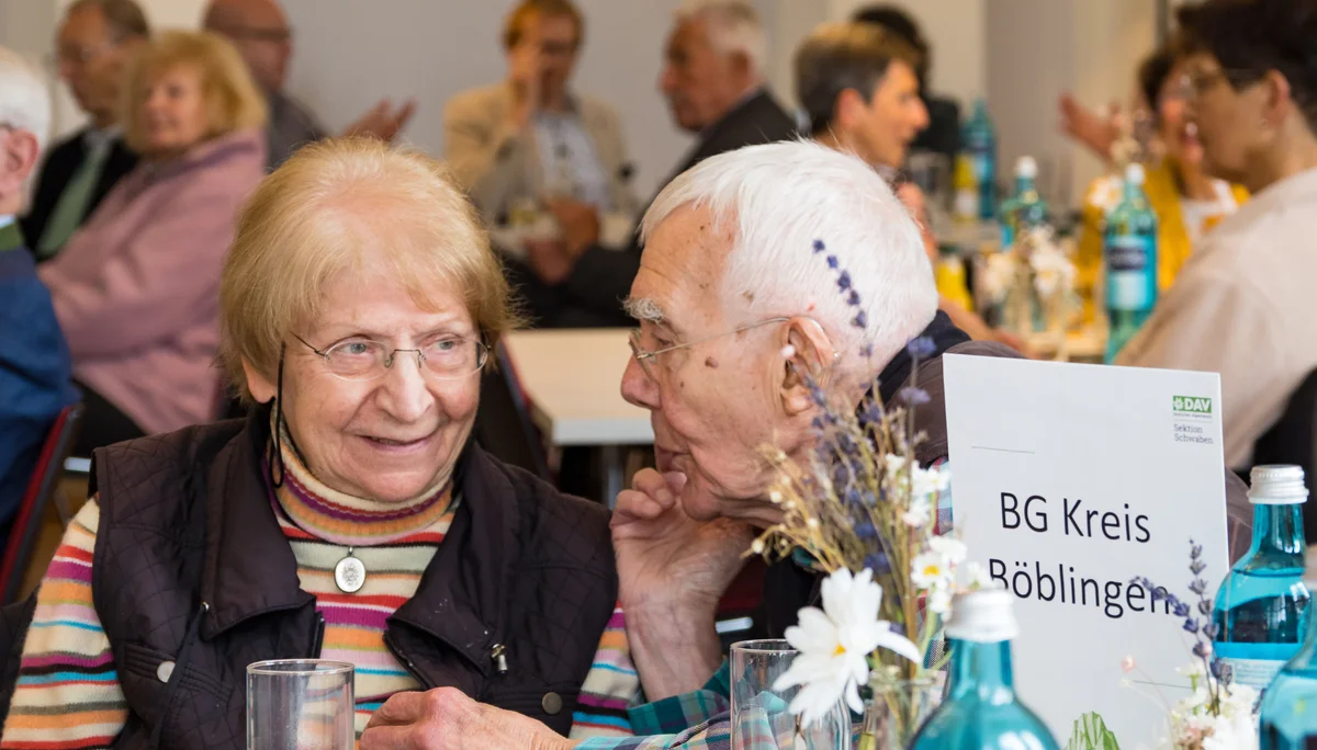 Ältere Menschen im Gespräch. | © Mick Murphy