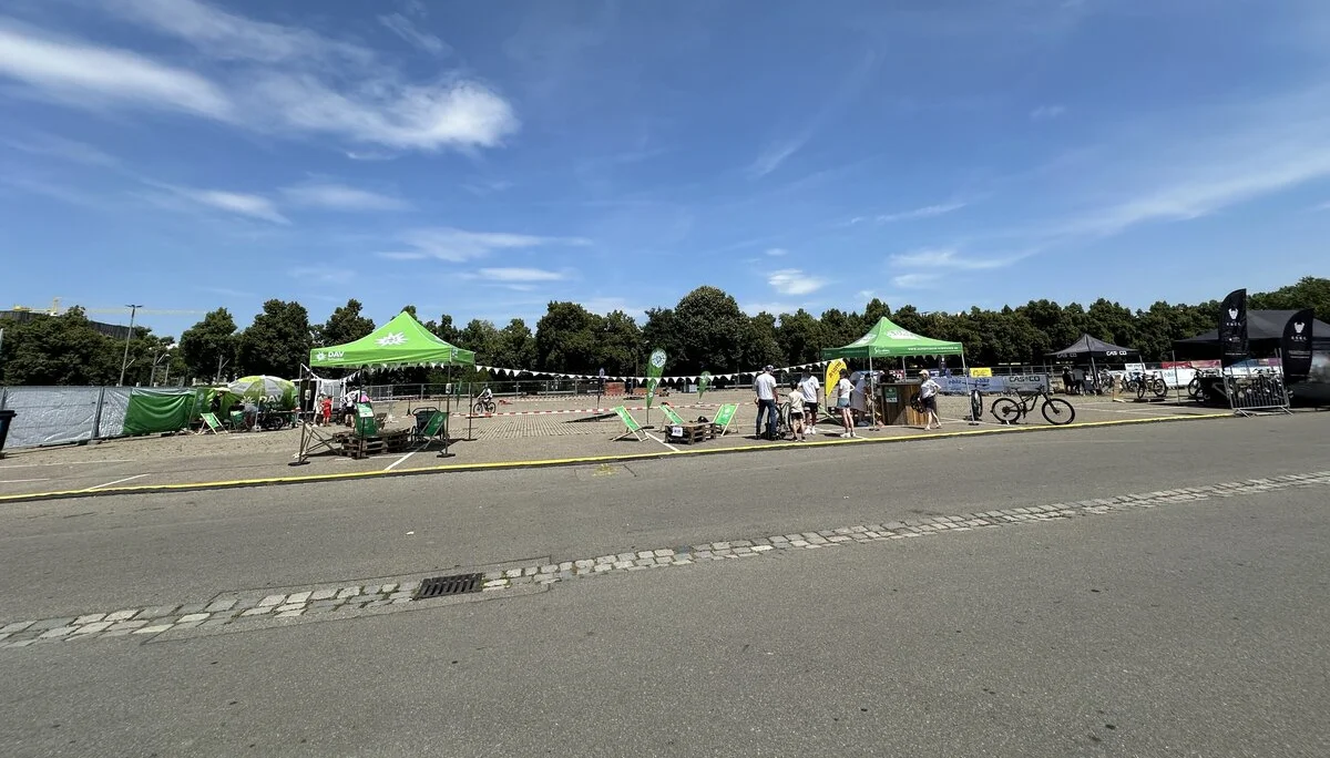 Überblick über die Aktionsfläche der Kesselradler beim Kessel Festival | © Sandra Holte