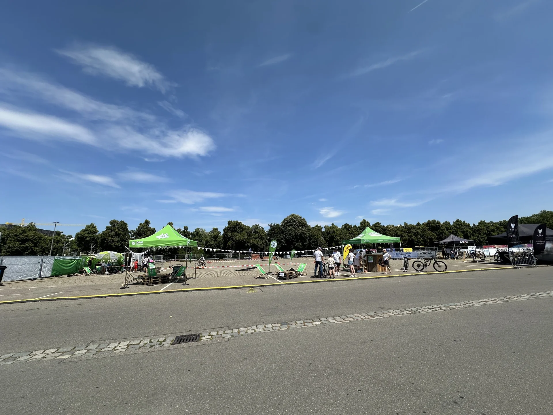 Überblick über die Aktionsfläche der Kesselradler beim Kessel Festival | © Sandra Holte