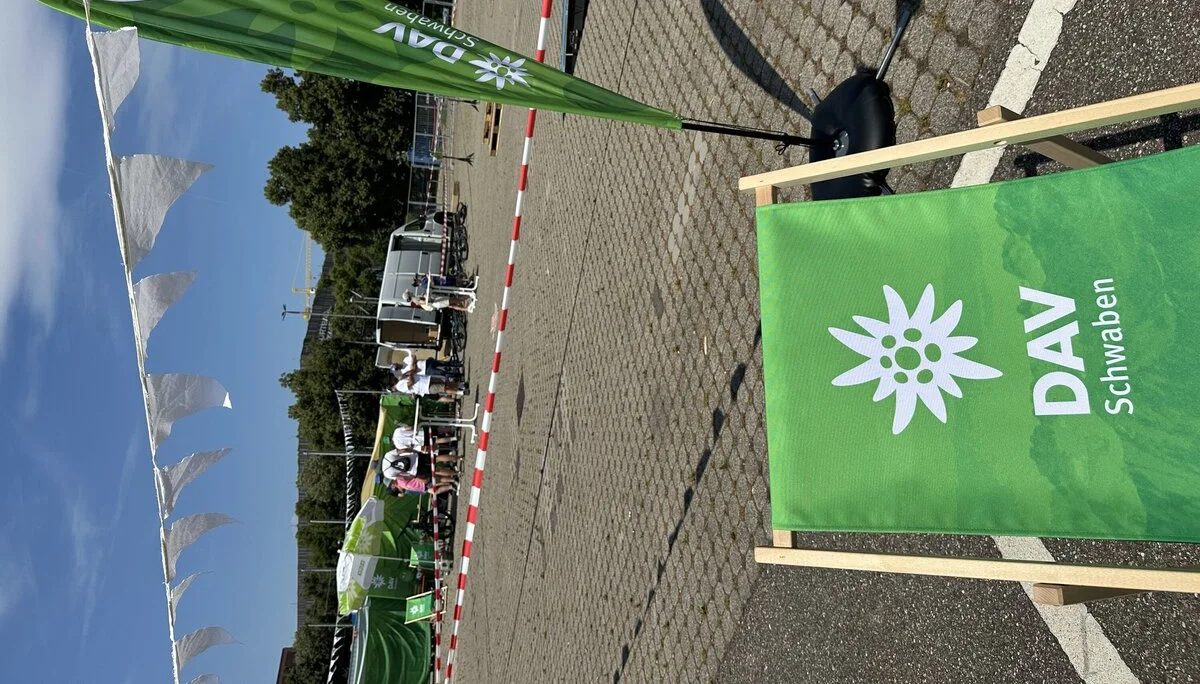 Liegestuhl mit Beachflag | © Sandra Holte