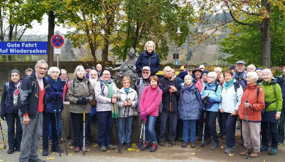 Gruppenbild einer Seniorenwanderung | © Barbu Frunzetti