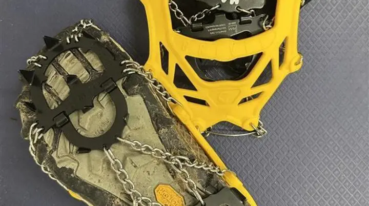 Grödel auf Schuh | © DAV Schwaben