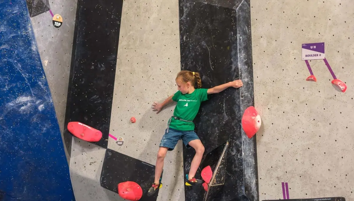 Mädchen beim Bouldern | © DAV Schwaben