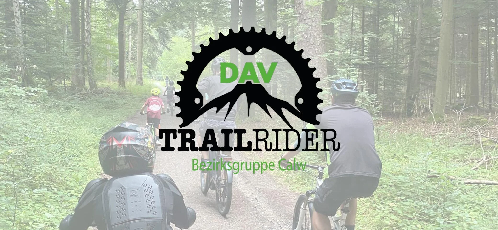 Biker der Gruppe Trailrider, im Vordergrund ist das Logo der Gruppe zu sehen. | © BG CW