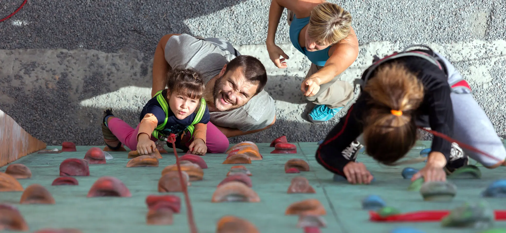 Raus ins echte Leben! | © Alex Brylovhk / Adobe Stock